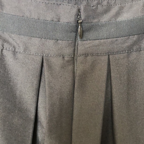 WHBM short pleated skirt size 2 -with pockets! - Picture 9 of 9